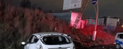 Tekirdağ'da Park Halindeki Polis Aracına Çarpan Otomobildeki 2 Kişi Yaralandı