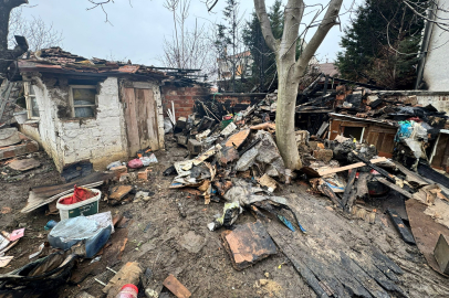 Depo Yangınından Geriye Enkaz Kaldı