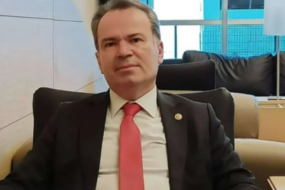 Şadan Şimşek’ten Türk Bayrağına Yönelik Saldırıya Sert Tepki