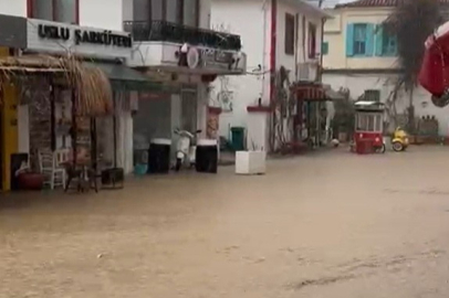 Bozcaada'da Sokaklar Göle Döndü