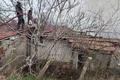 Tekirdağ'ın Çorlu İlçesinde Metruk Evde Çıkan Yangın Söndürüldü