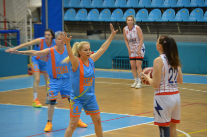 Uluslararası Veteran Basketbol Turnuvasında Parke Kadınların