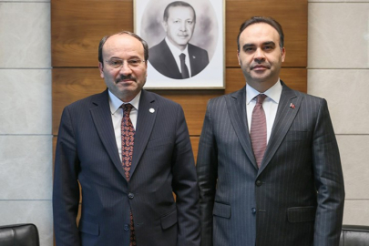ETÜ Rektörü Çakmak, Bakan Kacır İle Erzurum’da Çip Üretimini Görüştü