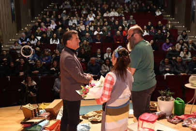 Kapaklı’da “Hangisi Gerçek?” Komedisi Seyirciyle Buluştu