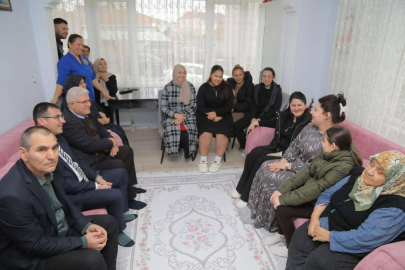 CHP’li Yöneticiler Yıldırım Mahallelerinde Ev Ziyaretleri Gerçekleştirdi