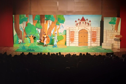 "Okumaz Yazmaz Krallığı" Edirne'de Sahnelendi