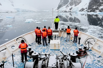 Bakan Kacır: "17 Bilim İnsanı Antarktika'da Özellikle İklim Değişikliğine Yönelik Nitelikli Araştırmalar Gerçekleştirecekler"