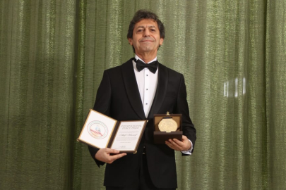 Dünyaca Ünlü Yazar Akif Manaf 2025 Yılı International Peace Prize Ödülü’nü Aldı