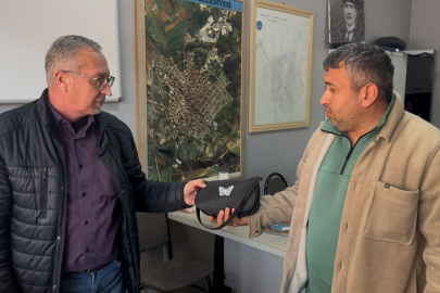 Muratlı’da Örnek Davranış: Parkta Bulduğu Çantayı Zabıtaya Teslim Etti