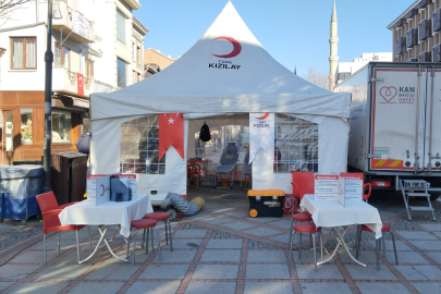 Saraçlar Caddesi’ne Kan Bağışı Çadırı Kuruldu