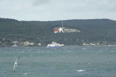 Çanakkale Boğazı Fırtına Nedeniyle Trafiğe Kapandı