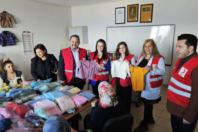 Çanakkale'de Kursiyerler Gazzeli Çocuklar İçin Örüyor