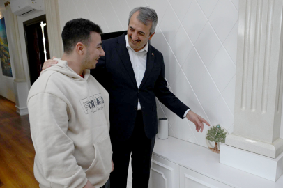 Edirne Valisi Sezer Engelli Gencin İş Sevincini Paylaştı