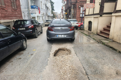 Kaleiçi'nde Yol Çöktü