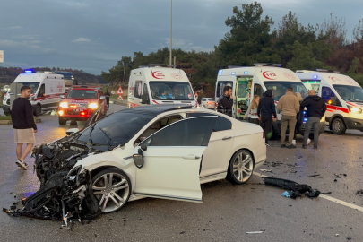 Çanakkale'de İki Otomobil Çarpıştı: 5 Kişi Yaralandı