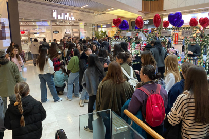 ‎Edirne’de Beyza Alkoç'un İmza Günü Kuyruğu