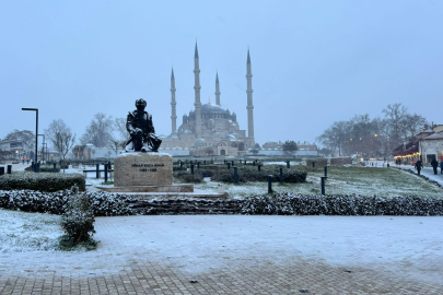 Edirne’de Kar Yağışı Etkili Oluyor