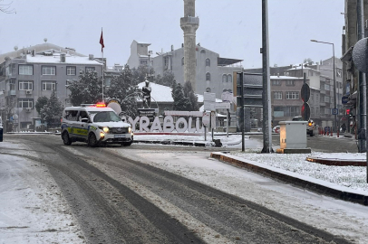 Hayrabolu'da Kar Yağışı Etkisini Artırdı: Taşımalı Eğitime 1 Gün Ara Verildi