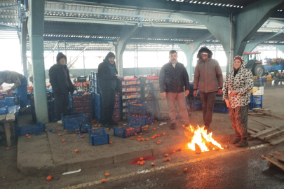 Pazarcılar Ateş Yakıp Isındı