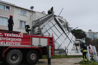 Tekirdağ'da Fırtına Çatıları Uçurdu