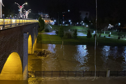 Çanakkale'de Çay Taştı: Otopark Sular Altında Kaldı