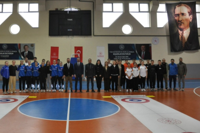 Kaymakam Özderin’den Genç Floor Curling Sporcularına Destek