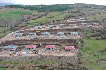 Sındırgı'da Depremzedeler İçin Yapılan Kırsal Konutların Kaba İnşaatları Tamamlanıyor