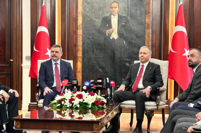 İçişleri Bakanlığında Devir Teslim Töreni: Yeni Bakan Çiftçi, Görevi Yerlikaya'dan Devraldı