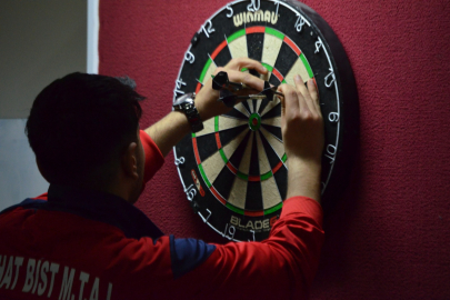 Edirne’de Gençler Dartta Kıyasıya Yarıştı