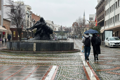 Saraçlar Caddesi Yağmurla Sessizliğe Büründü