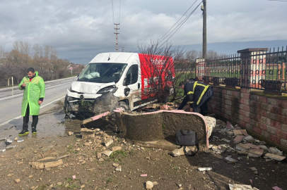 Pınarhisar'da Panelvan Araç Çeşmeye Çarptı: 1 Yaralı