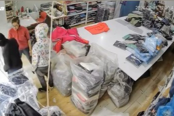 Zorla Para İsteyen Yüzü Maskeli Şahısları Tokatla Kovdu