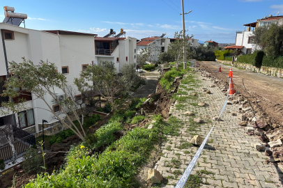 Çanakkale'de Bir Sitenin İstinat Duvarı Çöktü