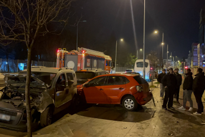 Tekirdağ'da 4 Araç Birbirine Girdi