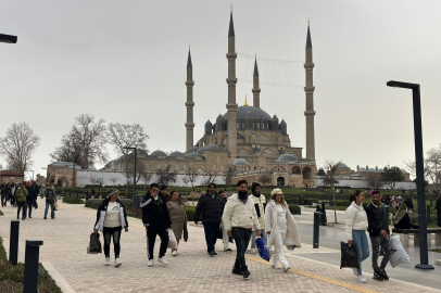 Selimiye Meydanı Turistlerle Doldu