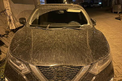 Muratlı'da Çamur Yağışı Araçları Kapladı