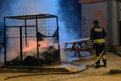 Okul Karşısındaki Konteynerden Alevler Yükseldi
