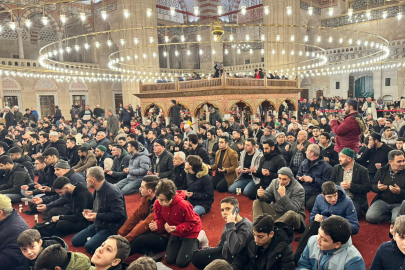 Selimiye’de İlk Teravih: Coşkulu Kalabalık Var