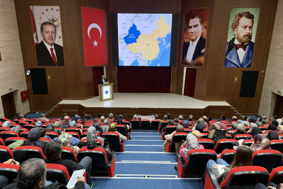 Tekirdağ'da "Kayıp Coğrafyanın İzinde Doğu Türkistan" Konulu Konferans Düzenlendi