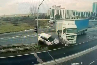 Tekirdağ'da Kırmızı Işık İhlalinin Kazayla Sonuçlandığı Anlar Kamerada