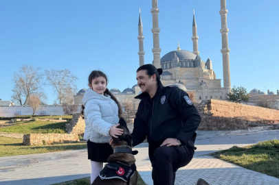 Polisten Çocuklarla “Selimiye Pozu”