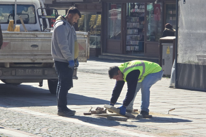 Saraçlar Caddesinde Paket Taşlar Onarılıyor