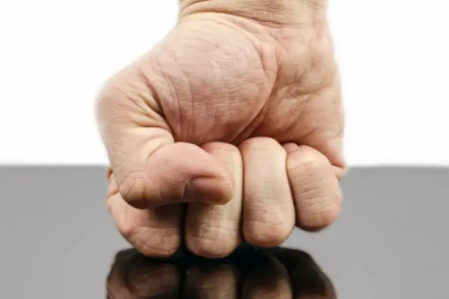 Oğul ve Kardeşten Darp