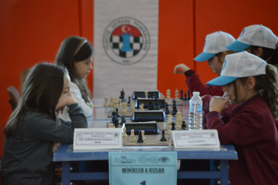 Satranç Turnuvasında Minikler A Kategorisi Heyecanı Sona Erdi