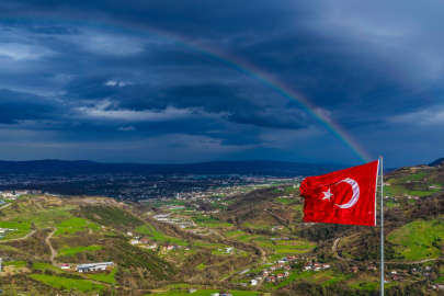 Gökkuşağı ve Türk Bayrağı Aynı Karede Buluştu