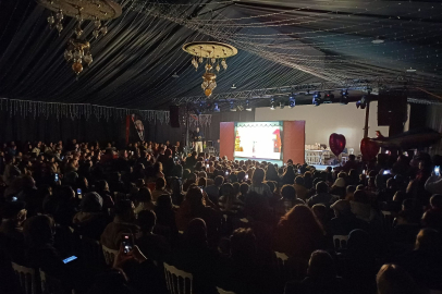 Karagöz Oyununda Seyirci Alana Sığmadı