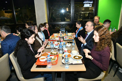 Vali Recep Soytürk Üniversite Öğrencileriyle İftar Sofrasında Buluştu