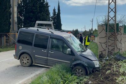 Çorlu'da Araç Elektrik Direğine Çarptı
