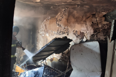 Yangında Kuşları Yanan Çocuğu Mahalle Sakinleri Teselli Etti