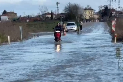 Küplü-Adasarhanlı Yolu Sular Altında Kaldı
